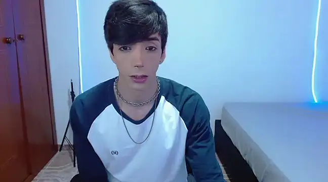 H3ll B0I online show from March 7, 2025, 3:29 am