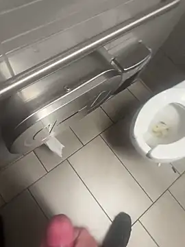 Snapshot of Seanoofss12 chatting on April 4, 2026, 4:26 pm Seanoofss12 online show from April 4, 2026, 4:26 pm