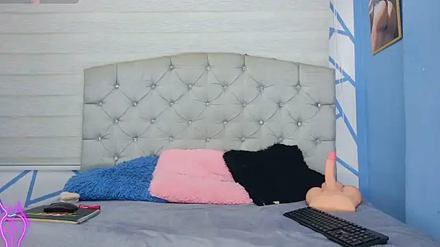 valeria  rouse online show from November 11, 2025, 9:48 pm