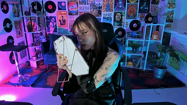 MisaPage online show from February 26, 2025, 6:11 pm