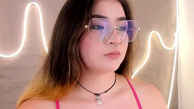 Shanntal  online show from March 4, 2026, 7:42 pm