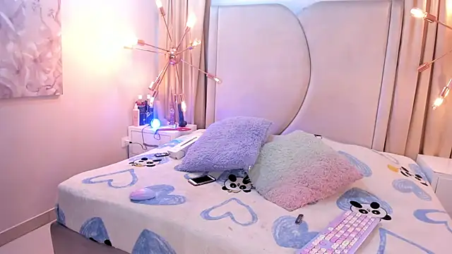 zoe taylorr1 online show from November 28, 2025, 11:46 am