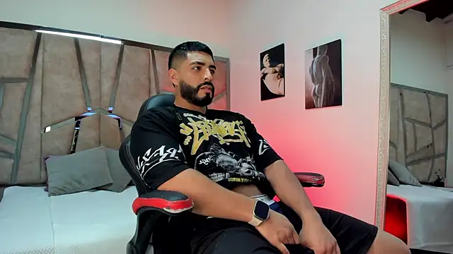 LeandroRusso online show from February 9, 2025, 9:06 pm