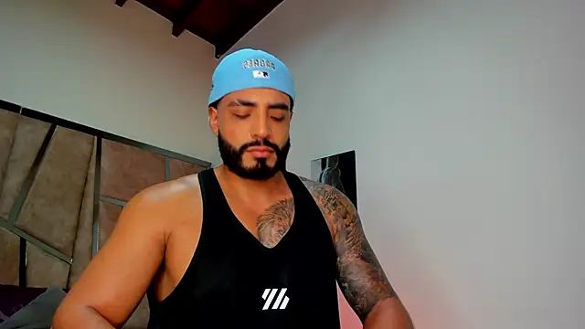 LeandroRusso online show from March 7, 2025, 12:48 am