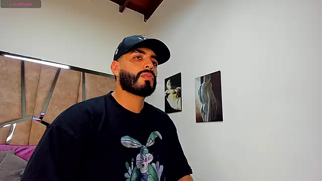 LeandroRusso online show from March 8, 2025, 9:51 pm