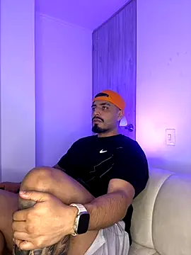 LeandroRusso online show from September 10, 2025, 2:22 am