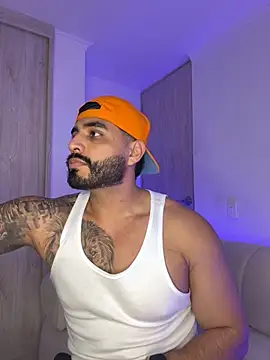 LeandroRusso online show from October 1, 2025, 3:12 am