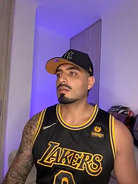 LeandroRusso online show from November 3, 2025, 11:15 pm