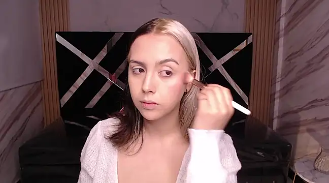 Hela v online show from March 10, 2025, 12:04 pm