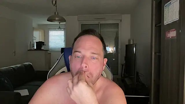 Snapshot of Funnyjul31 chatting on March 14, 2025, 4:40 pm Funnyjul31 online show from March 14, 2025, 4:40 pm
