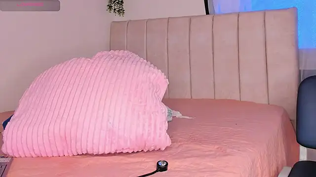 alice guzman1 online show from November 16, 2025, 4:23 pm