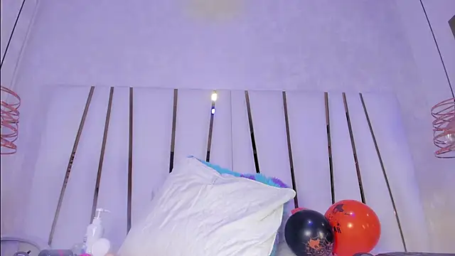 violet gray  online show from October 24, 2025, 12:34 pm