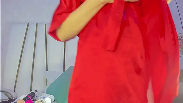 violet gray  online show from October 31, 2025, 10:05 am