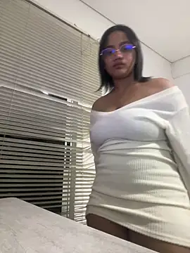 Snapshot of my_cam chatting on March 9, 2025, 12:10 am my cam online show from March 9, 2025, 12:10 am