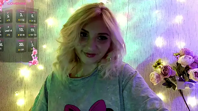 Snapshot of MegicalLoy chatting on February 12, 2025, 4:22 pm MegicalLoy online show from February 12, 2025, 4:22 pm