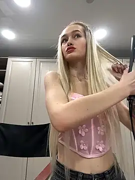 Snapshot of KristinaDane chatting on February 14, 2025, 3:33 am KristinaDane online show from February 14, 2025, 3:33 am