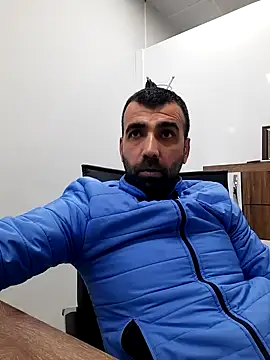Snapshot of bugattiveyron chatting on January 29, 2025, 5:56 pm bugattiveyron online show from January 29, 2025, 5:56 pm