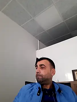 Snapshot of bugattiveyron chatting on February 21, 2025, 12:28 pm bugattiveyron online show from February 21, 2025, 12:28 pm
