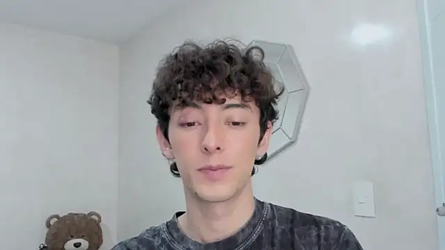 Snapshot of miketwink chatting on February 6, 2026, 2:05 am miketwink online show from February 6, 2026, 2:05 am