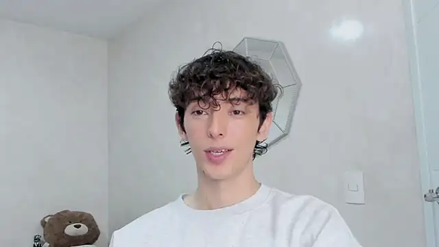 Snapshot of miketwink chatting on February 11, 2026, 12:48 am miketwink online show from February 11, 2026, 12:48 am