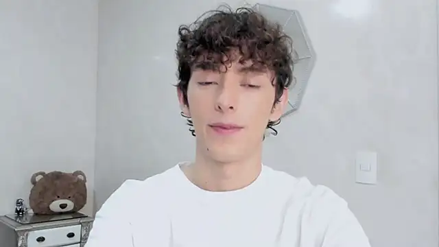 Snapshot of miketwink chatting on February 11, 2026, 11:10 pm miketwink online show from February 11, 2026, 11:10 pm