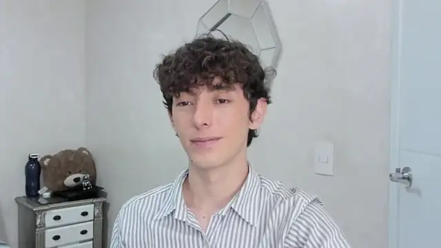 Snapshot of miketwink chatting on February 20, 2026, 12:51 am miketwink online show from February 20, 2026, 12:51 am