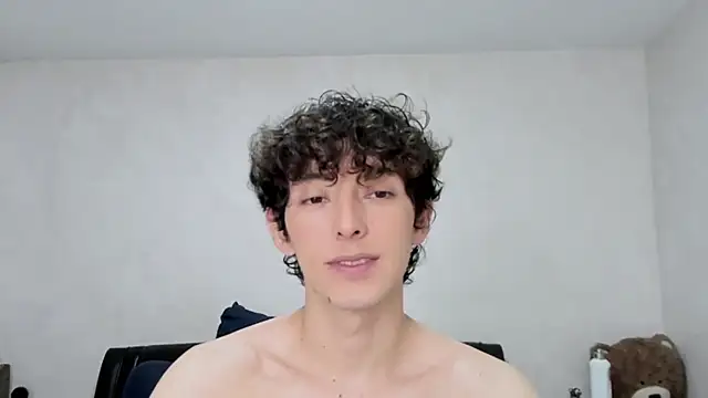 Snapshot of miketwink chatting on February 25, 2026, 9:35 pm miketwink online show from February 25, 2026, 9:35 pm