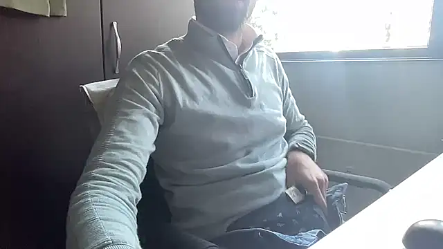 Snapshot of bullyboyy chatting on October 27, 2025, 2:21 pm bullyboyy online show from October 27, 2025, 2:21 pm