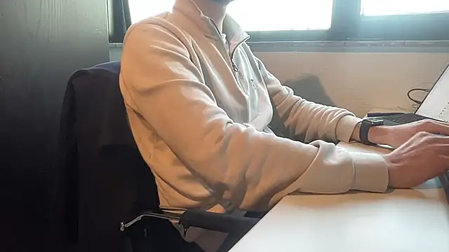 bullyboyy online show from December 15, 2025, 9:46 am