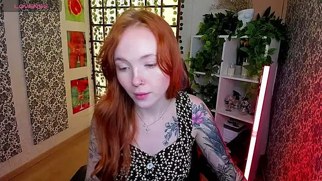 Maya Light online show from October 6, 2025, 1:58 am