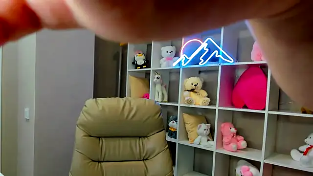 Snapshot of Alisa_Suun chatting on March 6, 2025, 12:00 am Alisa Suun online show from March 6, 2025, 12:00 am