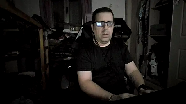 Snapshot of Usame_como_quieras chatting on December 4, 2025, 4:11 am Usame como quieras online show from December 4, 2025, 4:11 am