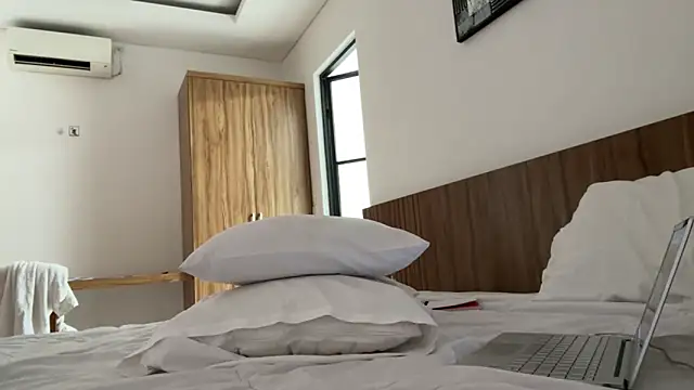 valure lera online show from October 3, 2025, 1:35 am