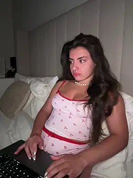 Snapshot of cute_carly_ chatting on May 29, 2026, 9:35 pm cute carly online show from May 29, 2026, 9:35 pm