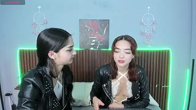 Snapshot of violet_thomson chatting on March 10, 2025, 10:02 pm violet thomson online show from March 10, 2025, 10:02 pm