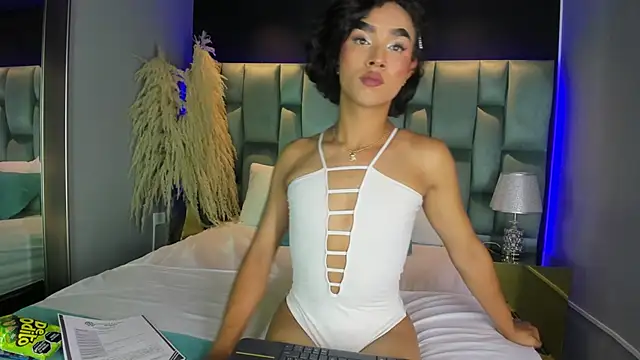 AliDiaz  online show from February 5, 2025, 7:42 pm