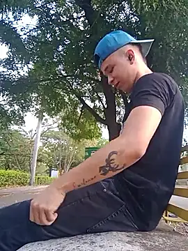 arevalo1124 online show from September 18, 2025, 9:28 pm