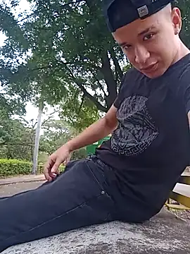 arevalo1124 online show from September 19, 2025, 9:37 pm