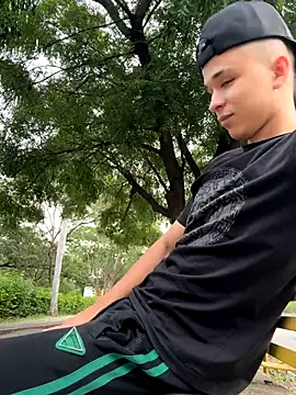 arevalo1124 online show from November 11, 2025, 9:37 pm