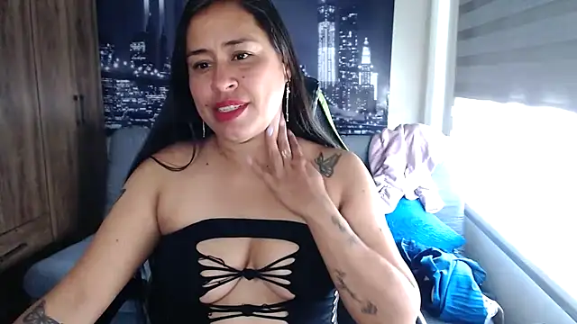 kamila lovee online show from November 10, 2025, 7:57 pm