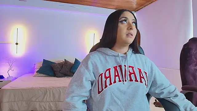  Emma11 online show from February 26, 2025, 7:38 pm