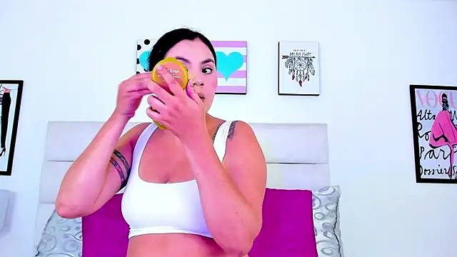 BrielaDiCaprio online show from October 15, 2025, 7:47 pm