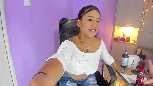 CandyyMaria online show from October 2, 2025, 8:05 pm