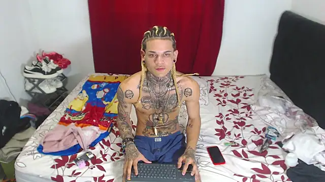 Snapshot of hot_man05 chatting on February 5, 2025, 12:38 pm hot man05 online show from February 5, 2025, 12:38 pm