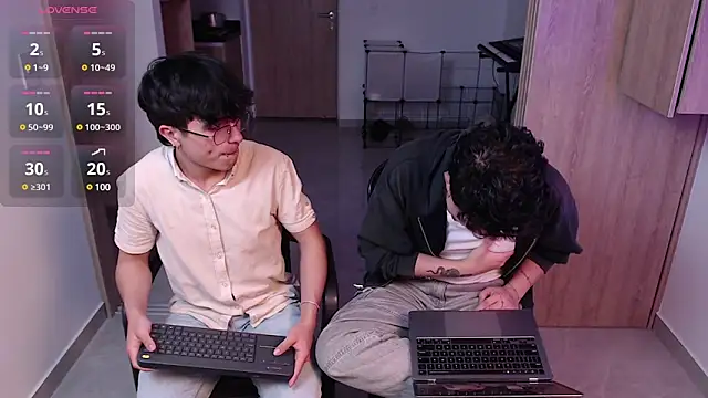 Snapshot of stiven_and_ale chatting on March 19, 2025, 3:30 am stiven and ale online show from March 19, 2025, 3:30 am