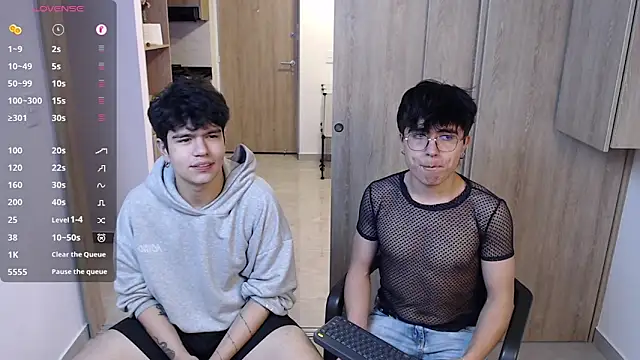 Snapshot of stiven_and_ale chatting on March 21, 2025, 6:38 am stiven and ale online show from March 21, 2025, 6:38 am