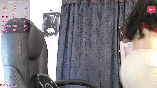 Snapshot of ellajonz chatting on November 16, 2025, 12:05 am ellajonz online show from November 16, 2025, 12:05 am