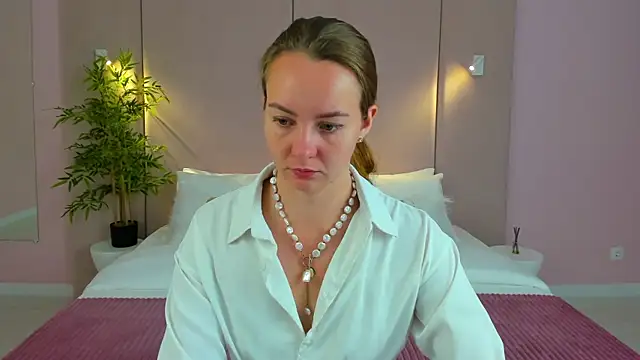 Snapshot of JaniceCollins chatting on October 9, 2025, 2:20 am JaniceCollins online show from October 9, 2025, 2:20 am