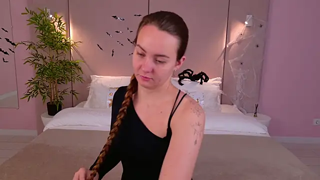 Snapshot of JaniceCollins chatting on November 4, 2025, 2:43 am JaniceCollins online show from November 4, 2025, 2:43 am