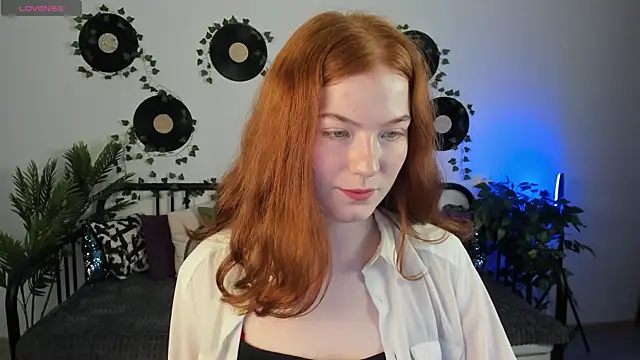 Snapshot of SophieOuld chatting on March 1, 2025, 10:24 am SophieOuld online show from March 1, 2025, 10:24 am